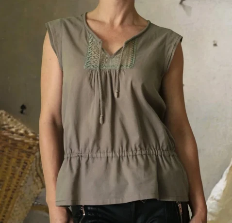 boho-khaki-bluzka-s-vysivkou-a-snurkami-100-bavlna-big-0