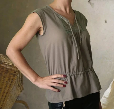 boho-khaki-bluzka-s-vysivkou-a-snurkami-100-bavlna-big-2