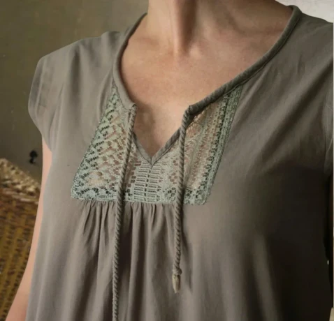 boho-khaki-bluzka-s-vysivkou-a-snurkami-100-bavlna-big-4