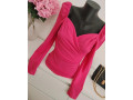 shein-vyrazny-ruzovy-top-s-riasenym-vystrihom-velkost-xs-small-1