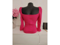 shein-vyrazny-ruzovy-top-s-riasenym-vystrihom-velkost-xs-small-3