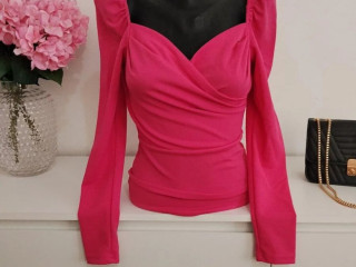 shein-vyrazny-ruzovy-top-s-riasenym-vystrihom-velkost-xs
