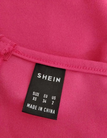 shein-vyrazny-ruzovy-top-s-riasenym-vystrihom-velkost-xs-big-4