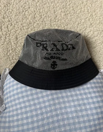 prada-bucket-hat-cierny-big-0