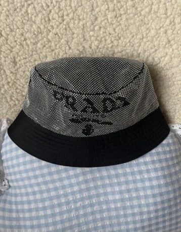 prada-bucket-hat-cierny-big-1