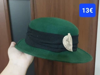 zeleny-klobuk-z-kralicej-srsti