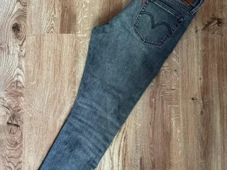 ikonicke-levis-501-damske-dzinsy-m-velkost
