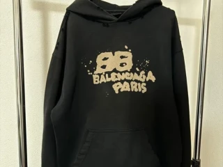 balenciaga-hand-drawn-bb-icon-paris-mikina