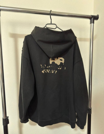 balenciaga-hand-drawn-bb-icon-paris-mikina-big-3
