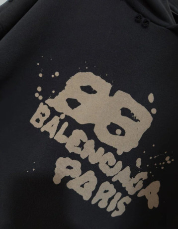 balenciaga-hand-drawn-bb-icon-paris-mikina-big-1