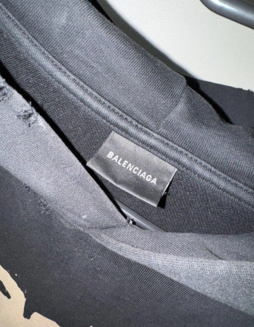 balenciaga-hand-drawn-bb-icon-paris-mikina-big-2