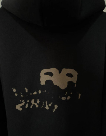 balenciaga-hand-drawn-bb-icon-paris-mikina-big-4