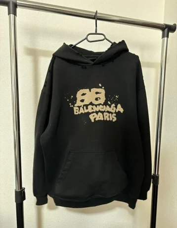 balenciaga-hand-drawn-bb-icon-paris-mikina-big-0