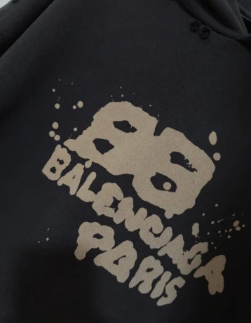 balenciaga-hand-drawn-bb-icon-paris-mikina-big-1