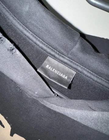 balenciaga-hand-drawn-bb-icon-paris-mikina-big-2