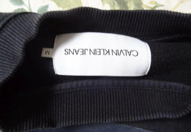 predam-mikinu-calvin-klein-par-krat-nosenuvelm-big-1