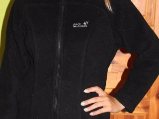 cierna-mikina-jack-wolfskin-velkost-s