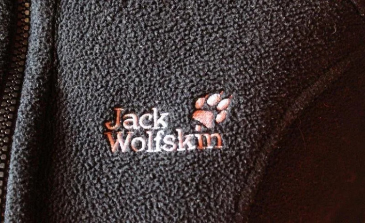 cierna-mikina-jack-wolfskin-velkost-s-big-1