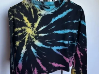 urban-classics-damska-crop-tie-dye-mikina-s