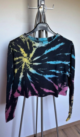 urban-classics-damska-crop-tie-dye-mikina-s-big-2