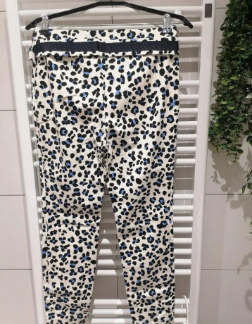 zara-nohavice-s-leopardim-vzorom-big-1
