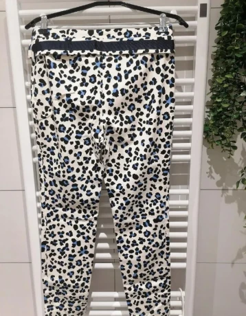 zara-nohavice-s-leopardim-vzorom-big-1