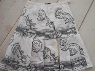 sukna-vero-moda-s-vysivkou-s36