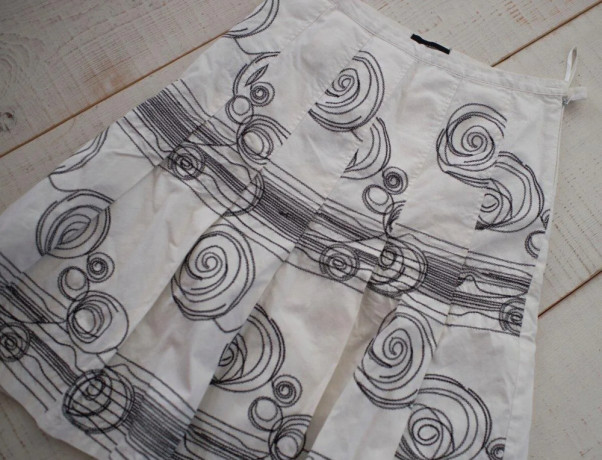 sukna-vero-moda-s-vysivkou-s36-big-1