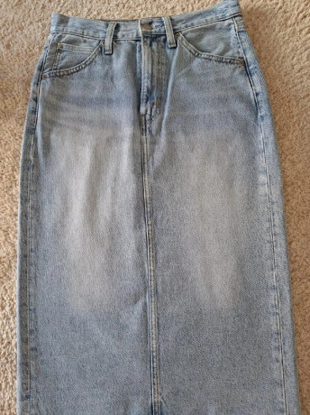 sukna-levis-big-0