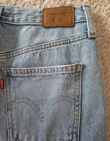 sukna-levis-big-2