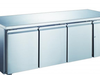 trojdverovy-chladeny-prac-stol