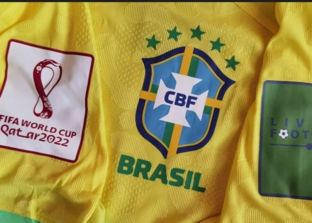 dres-brazilia-zlty-world-cup-slimfit-big-1