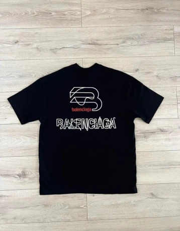 balenciaga-tricko-cierne-big-1