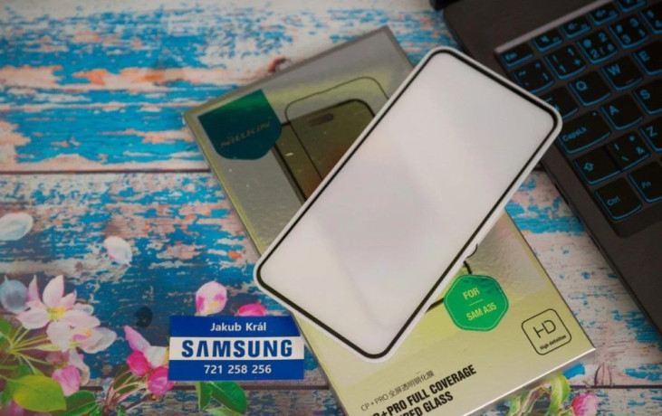 tvrdene-sklo-nillkin-pre-samsung-10eur-az-12eur-big-3