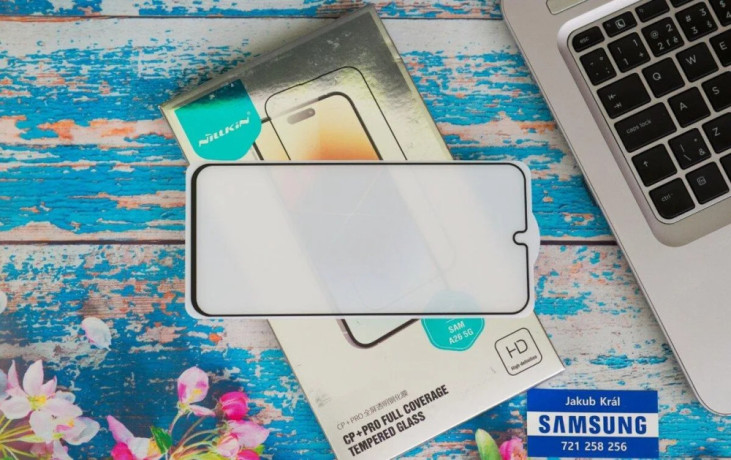 tvrdene-sklo-nillkin-pre-samsung-10eur-az-12eur-big-0