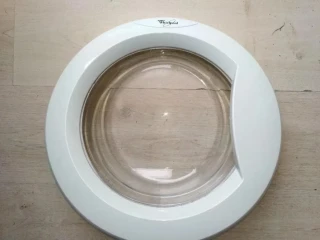 dvierka-na-pracku-whirlpool-awg