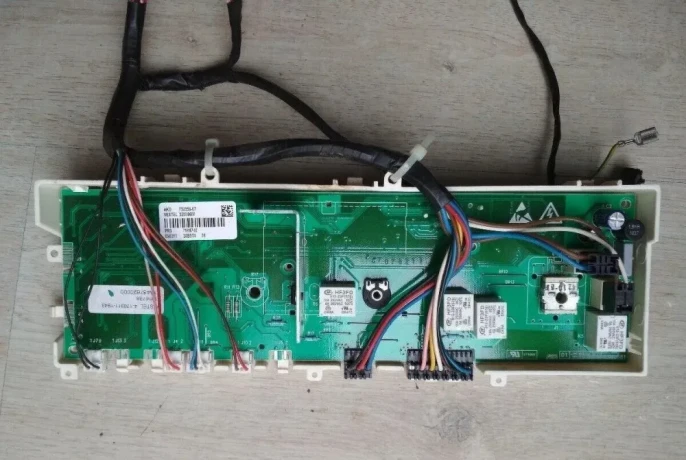 rozpredam-pracku-whirlpool-awg-big-1