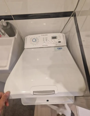 electrolux-vrchu-plnena-pracka-big-0
