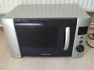 mikrovlnka-electrolux-ems2020