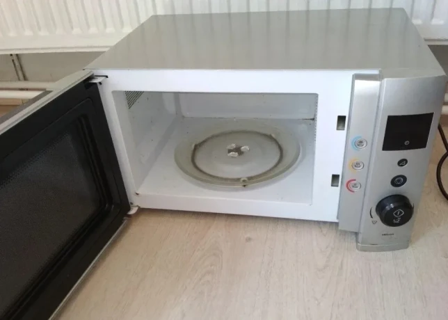 mikrovlnka-electrolux-ems2020-big-1