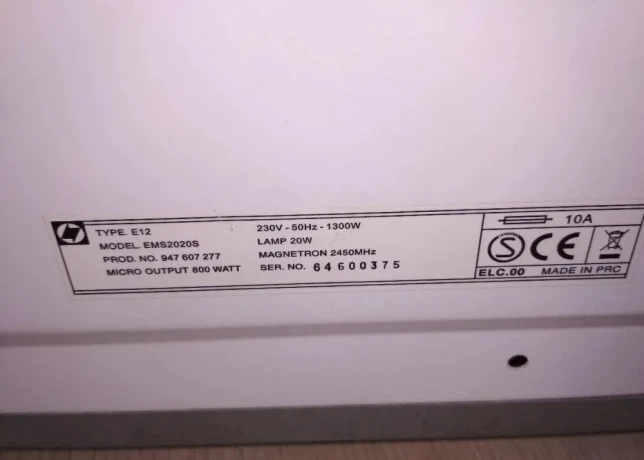 mikrovlnka-electrolux-ems2020-big-2