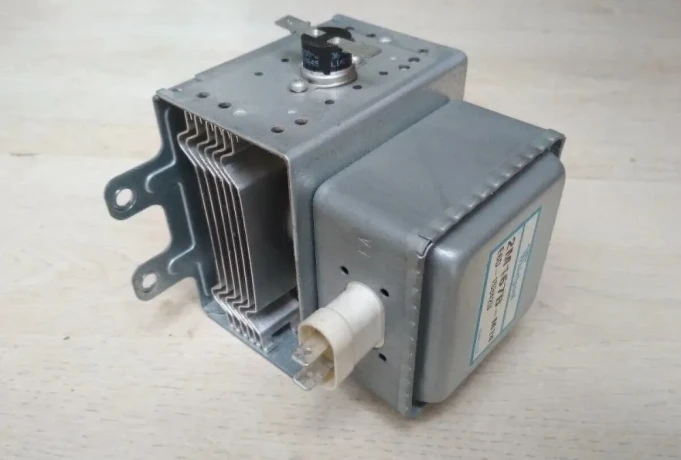 magnetron-do-mikrovlnky-2m167b-m14-big-3