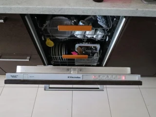 vstavana-mycka-electrolux-xxl-60cm