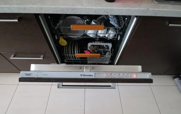 vstavana-mycka-electrolux-xxl-60cm-big-0