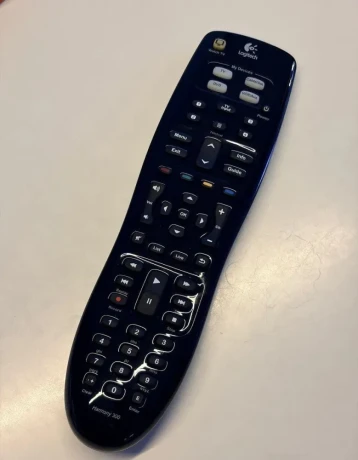 logitech-harmony-300-big-0