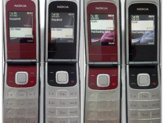 nokia-2720-fold-vecko-red-black-top