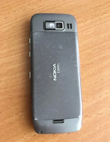 predam-nokiu-e52-big-1