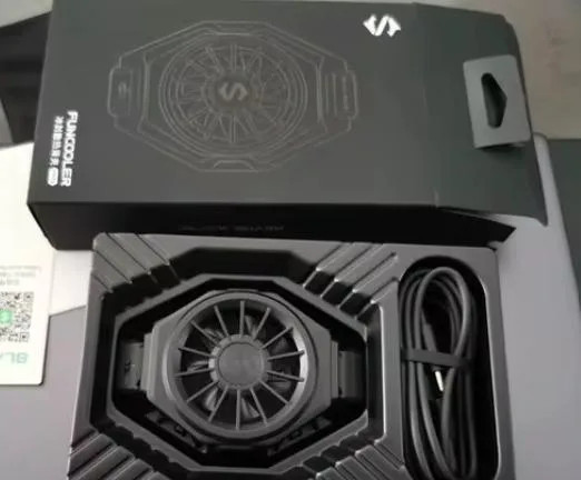 chladiaci-ventilator-black-shark-fun-cooler-pro-pre-smartfon-big-1