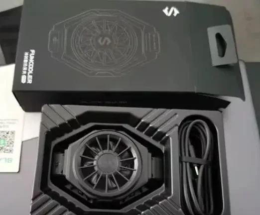 chladiaci-ventilator-black-shark-fun-cooler-pro-pre-smartfon-big-1