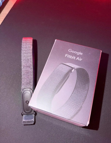 google-fitbit-air-big-1